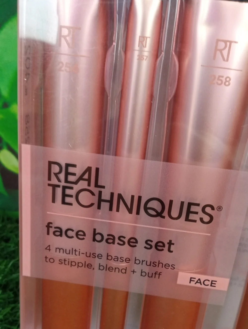 🛍️🍒 Real Techniques Face Base Brush Set - Rose Gold